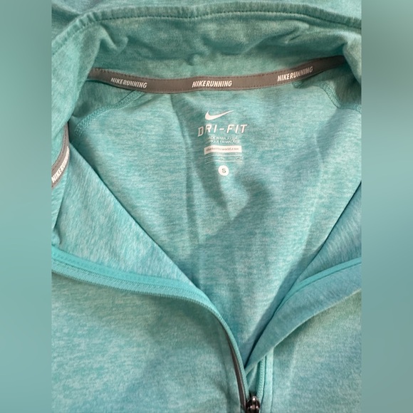 Nike Element dri fit light teal 1/2 zip up running top with thumb holes. Size S. - Picture 4 of 4